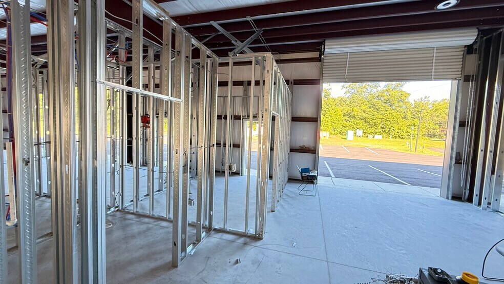 More Photos Of 4557 Savannah Hwy, Ravenel Light Manufacturing For Lease