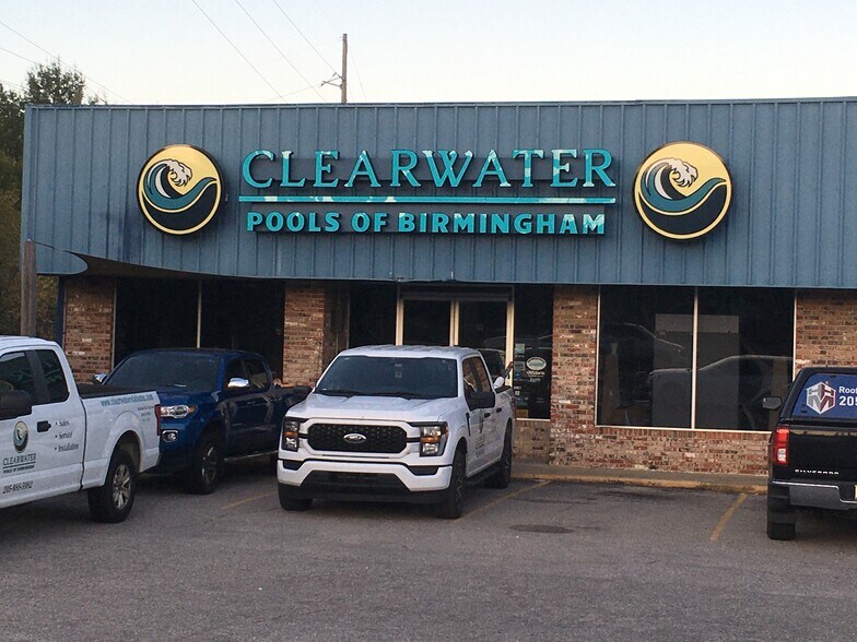 Primary Photo Of 2169 Pelham Pky, Pelham Service For Lease