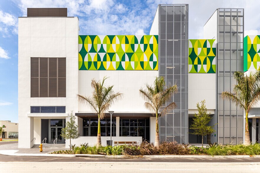 More Photos Of 8700 NW 36th St, Doral Department Store For Lease
