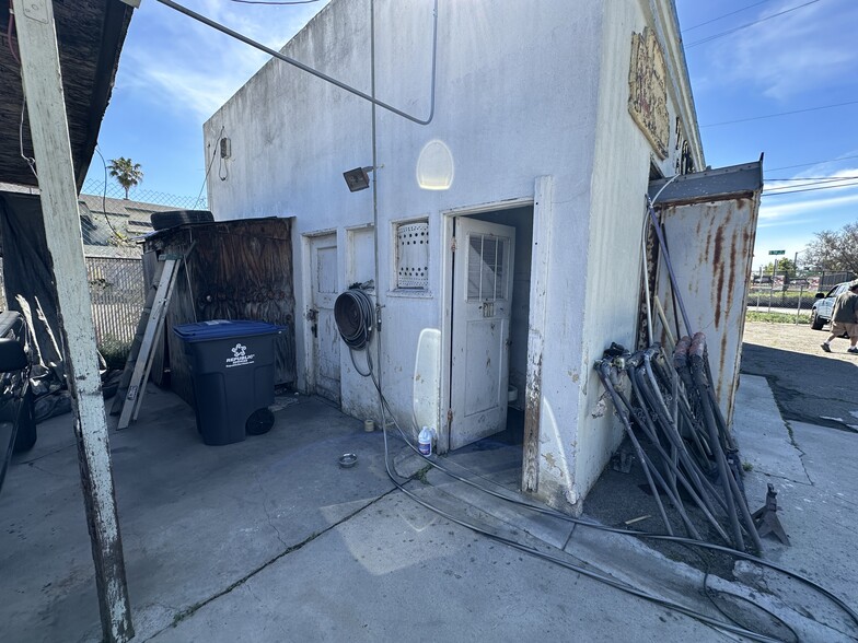 More Photos Of 1429 W 5th St, Santa Ana Auto Repair For Sale