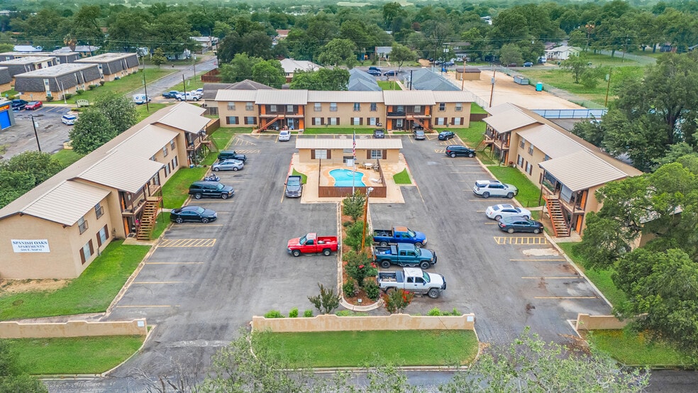 More Photos Of 500 E Nopal St, Uvalde Apartments For Sale