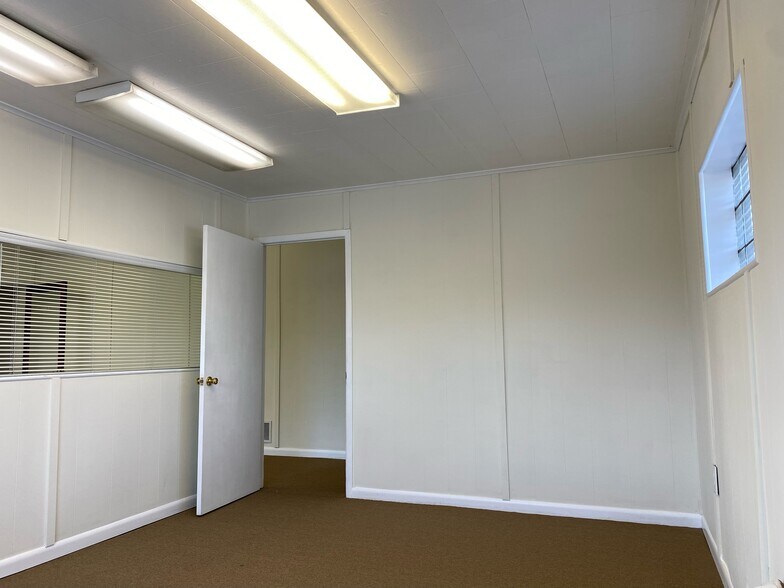 More Photos Of 60-90 N 1st St, Zionsville Medical For Lease