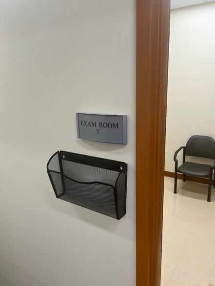 More Photos Of 2084-2090 E Main St, Cortlandt Manor Freestanding For Lease