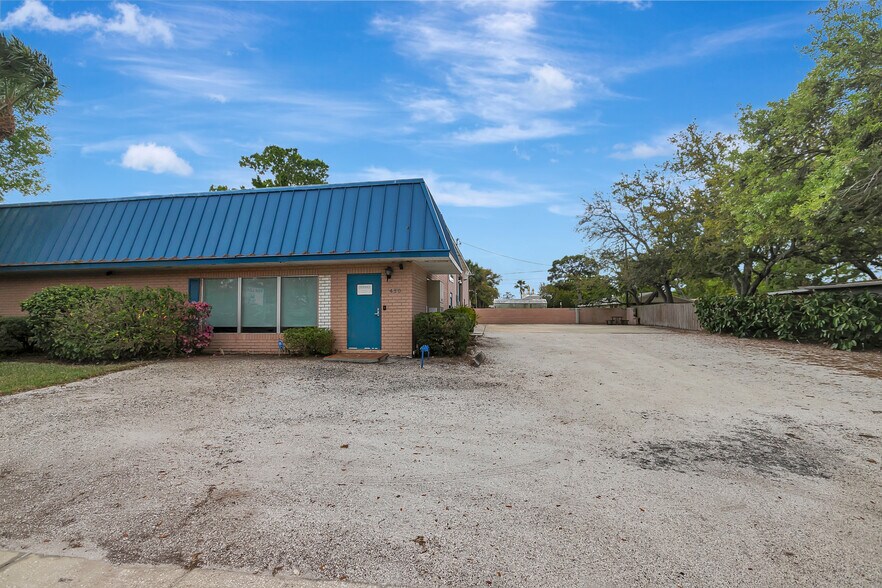 More Photos Of 450 94th Ave N, Saint Petersburg Freestanding For Lease