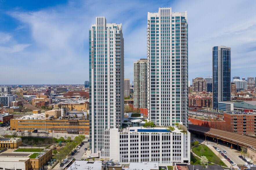 More Photos Of 555 W Kinzie St, Chicago Apartments For Lease