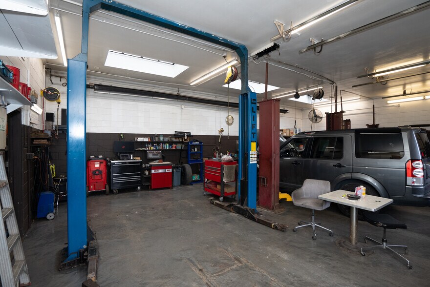 More Photos Of 16130 E Nine Mile Rd, Eastpointe Auto Repair For Sale