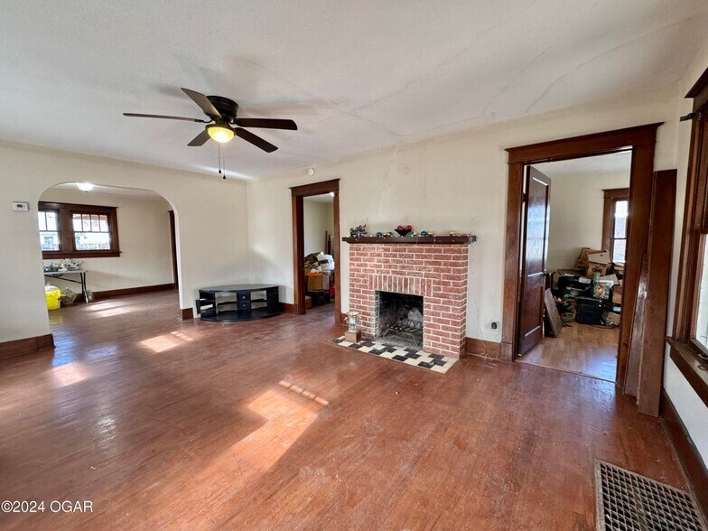 More Photos Of 2922 S Main St, Joplin Office For Sale