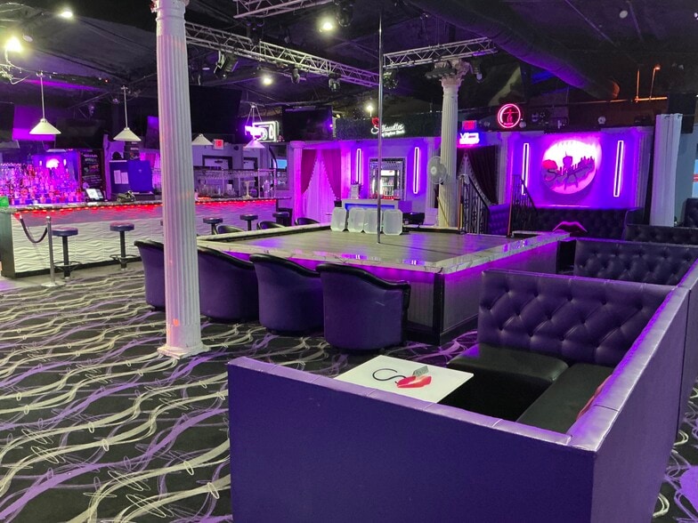 More Photos Of 2990 W International Speedway Blvd, Daytona Beach Freestanding For Sale