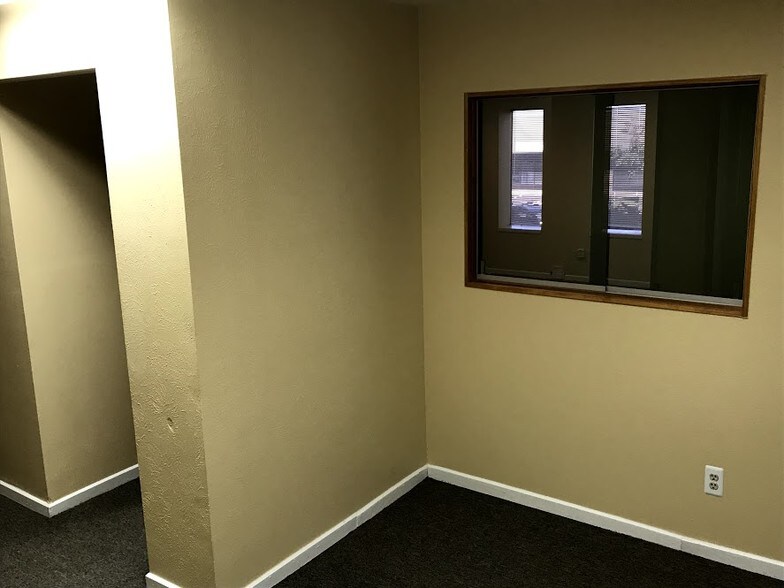 More Photos Of 3768 Norwood Dr, Littleton Warehouse For Lease