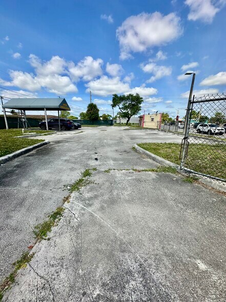 More Photos Of 5500-5532 Pembroke Rd, Hollywood Freestanding For Sale