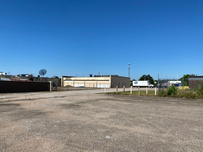 More Photos Of 3686-3694 S Mendenhall Rd, Memphis Bar For Sale