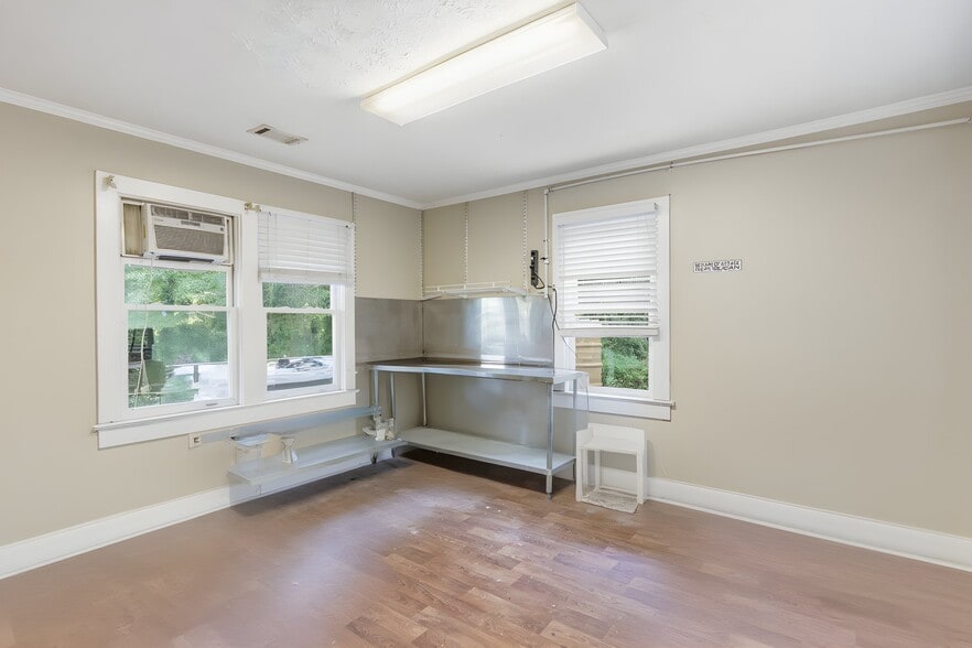 More Photos Of 3365 Thompson Bridge Rd, Gainesville Freestanding For Sale