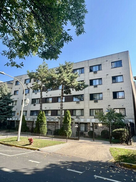 Primary Photo Of 5833 N Kenmore Ave, Chicago Apartments For Sale