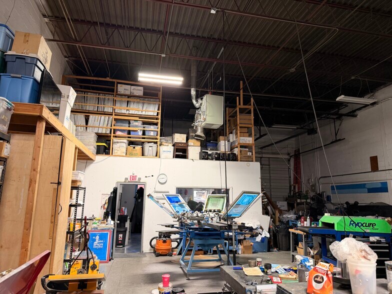 More Photos Of 3533-3539 Lawson Blvd, Oceanside Warehouse For Lease