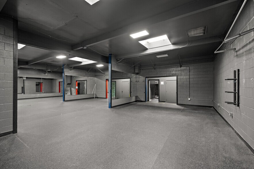 More Photos Of 8020 Ronson Rd, San Diego Warehouse For Lease
