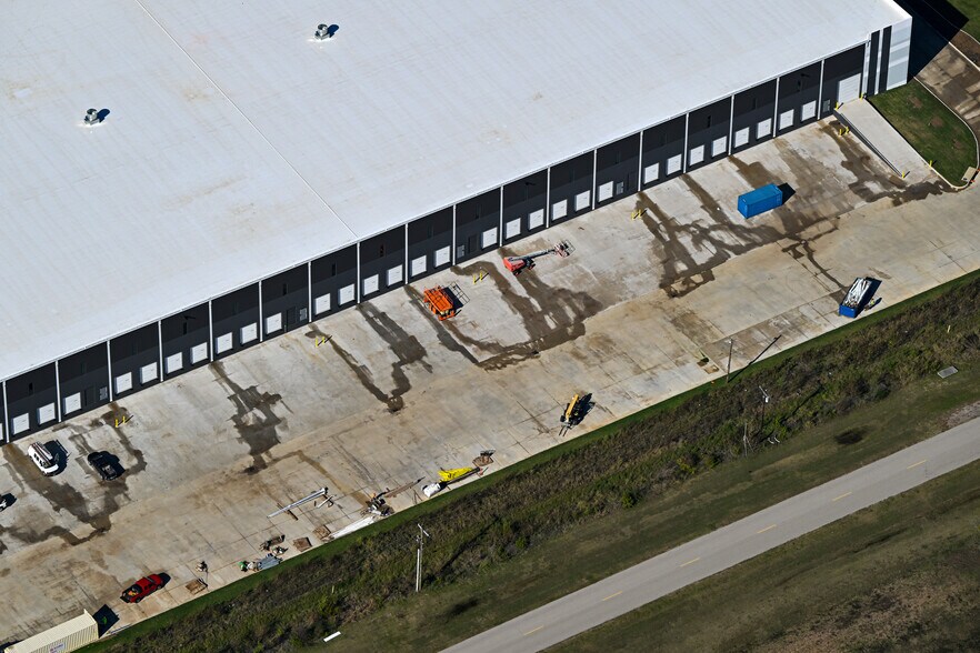 More Photos Of 4601 Dr. MLK Jr. Dr, Arlington Distribution For Lease