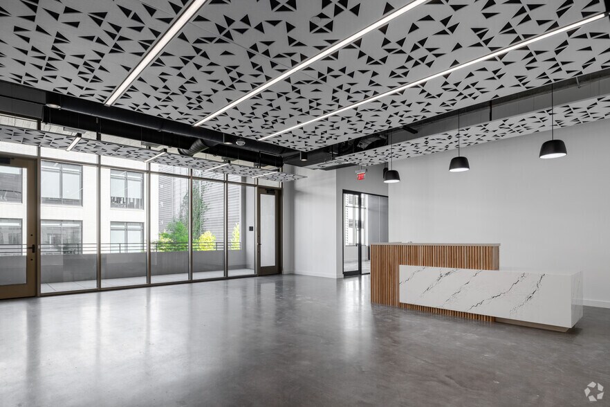 More Photos Of 3232 E Cesar Chavez St, Austin Unknown For Lease