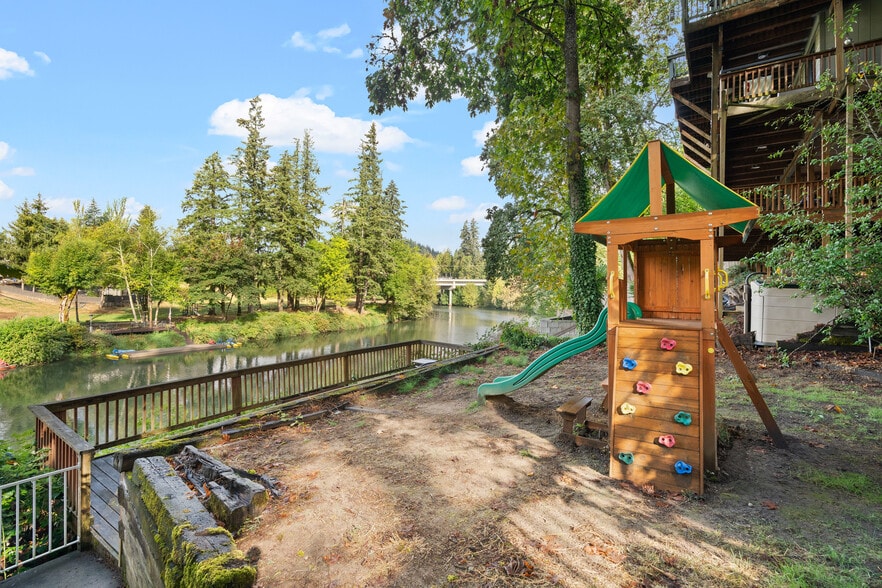 More Photos Of 1824 SW Greenway Cir, West Linn Specialty For Sale