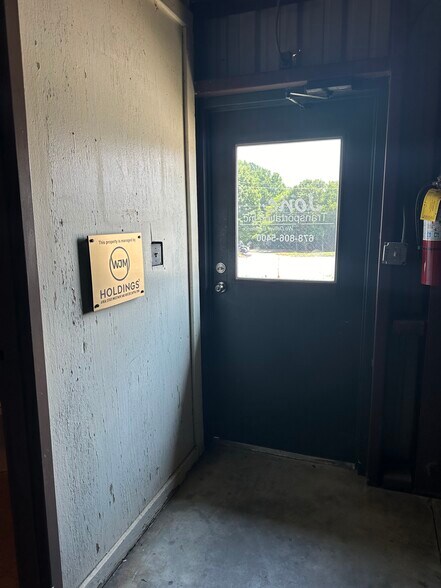 More Photos Of 866 Davis Dr Se, Conyers Truck Terminal For Lease