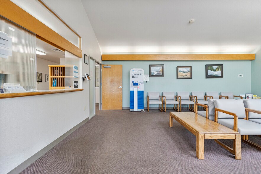 More Photos Of 1771 Northcrest Dr, Crescent City Office For Sale