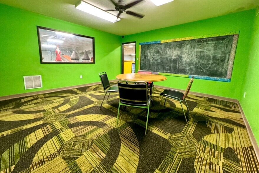More Photos Of 2509 S 1st St, Terre Haute Showroom For Sale