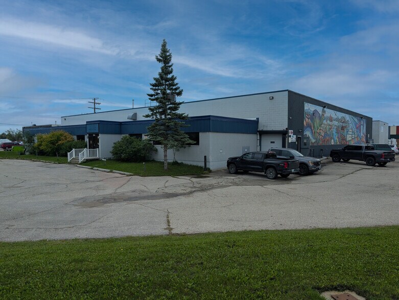 Primary Photo Of 154 Paramount Rd, Winnipeg Distribution For Lease