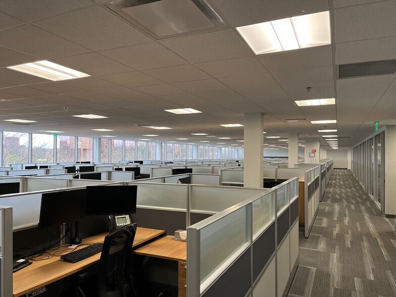 More Photos Of 3155 W Big Beaver Rd, Troy Office For Sale