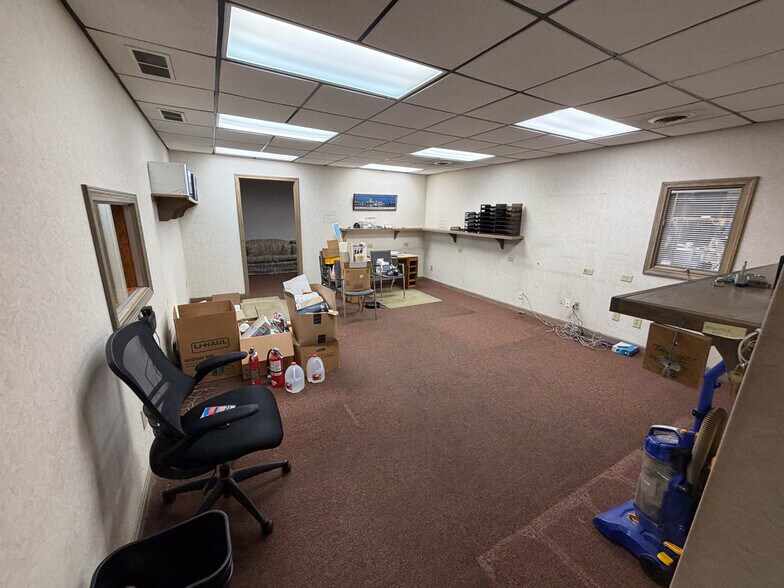 More Photos Of 2202 31st St NE, Canton Flex For Sale