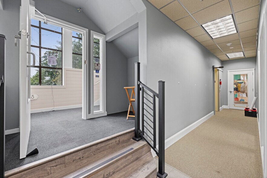 More Photos Of 105 1st St, Langley Storefront Retail Residential For Sale