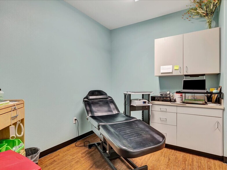 More Photos Of 203 Christie Dr, Lufkin Healthcare For Sale