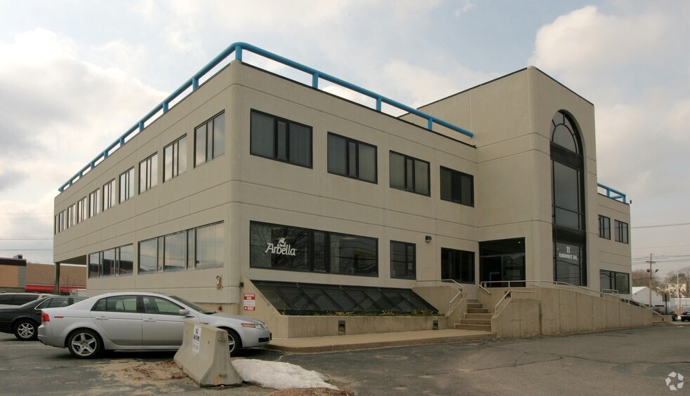 More Photos Of 11 Vanderbilt Ave, Norwood Office For Lease