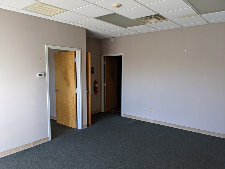 More Photos Of 359 Enterprise Dr, Valdosta Light Distribution For Lease