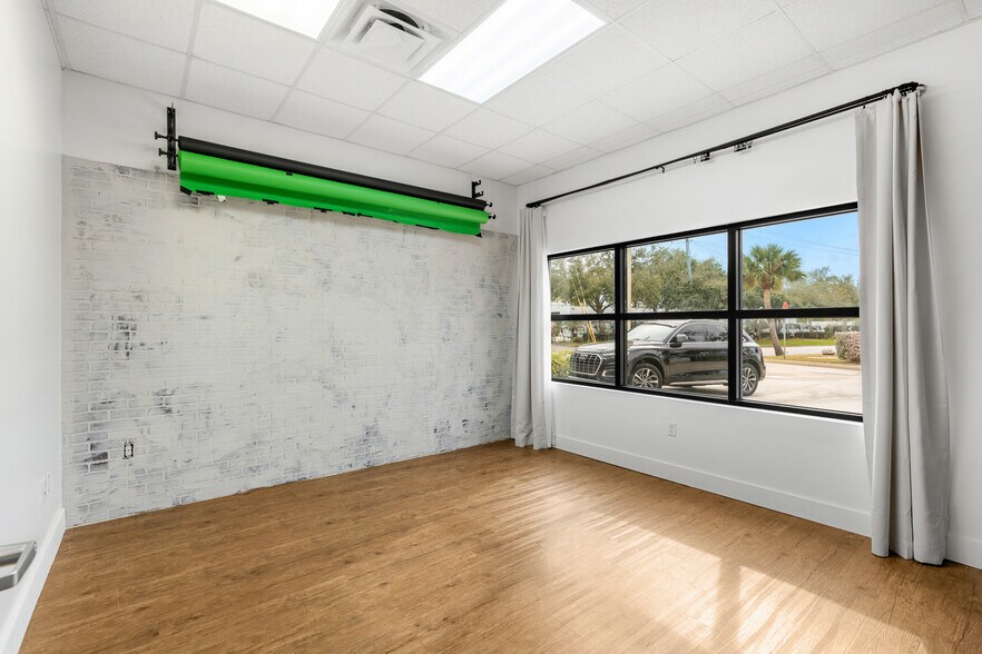 More Photos Of 1508-1510 S Harbor City Blvd, Melbourne Storefront For Lease