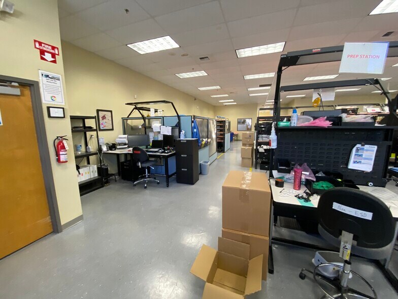 More Photos Of 18023 Highway 99, Lynnwood Light Manufacturing For Lease