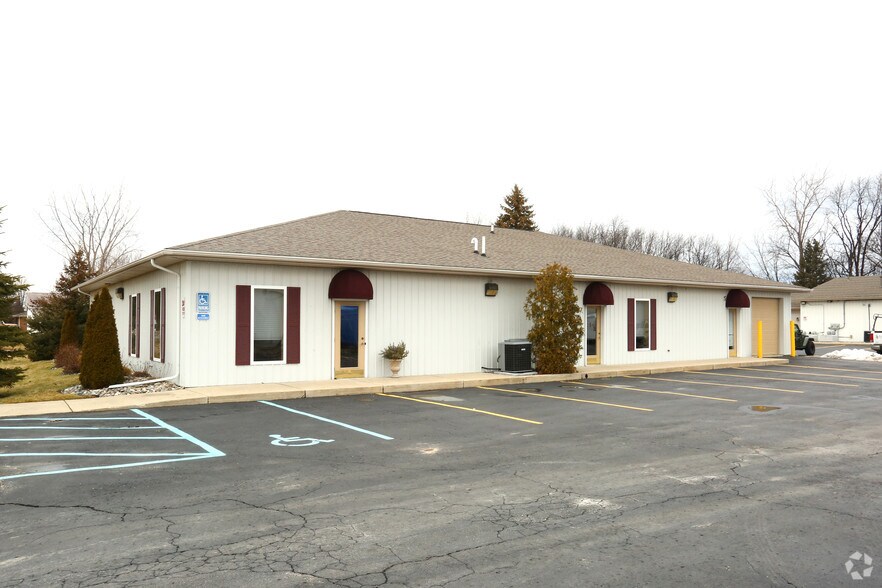 More Photos Of 3726 Fortune Blvd, Saginaw Office For Sale