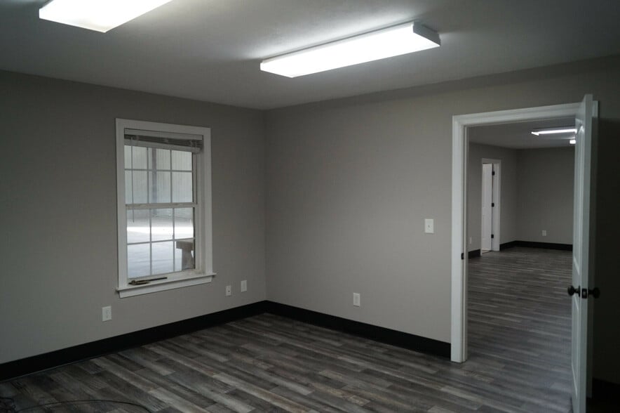 More Photos Of 3904 Wrightsboro Rd, Augusta Warehouse For Lease