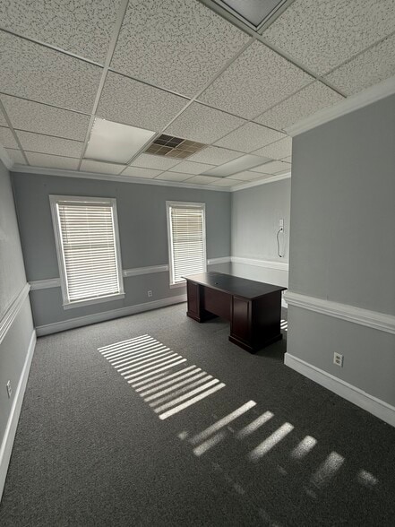 More Photos Of 2605 W Roosevelt Blvd, Monroe Loft Creative Space For Lease