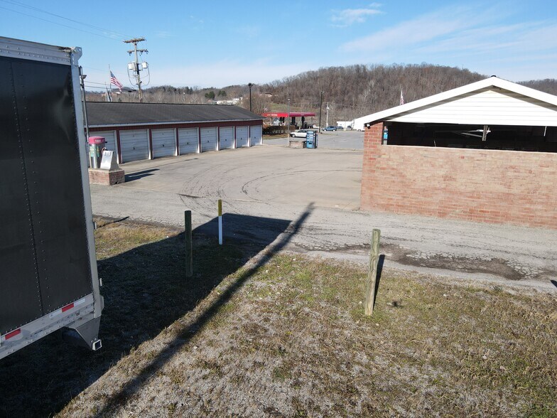 More Photos Of 118 School Dr, Waynesburg Flex For Sale