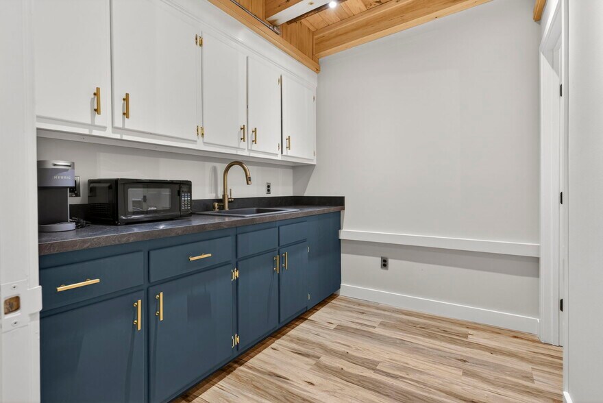 More Photos Of 1 Harris St, Newburyport Medical For Lease