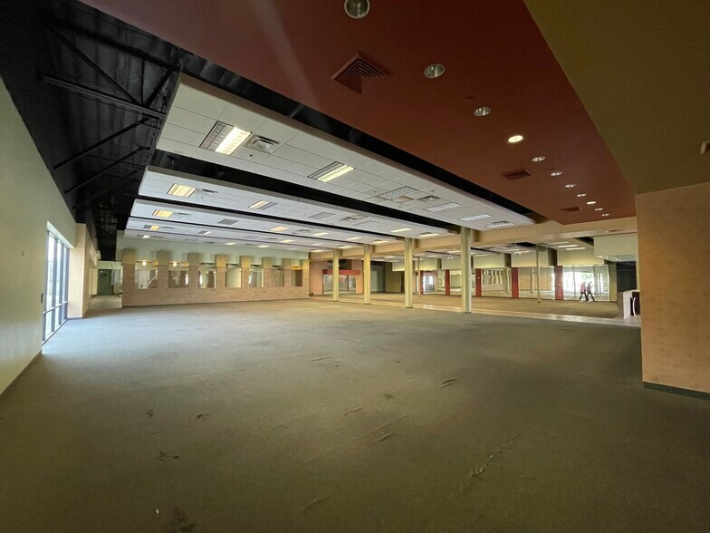 More Photos Of 7759 W Bell Rd, Peoria Storefront For Lease