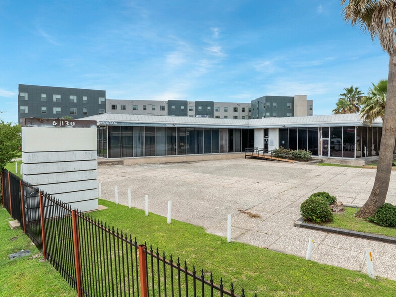 More Photos Of 6430 Hillcroft Ave, Houston Office For Sale