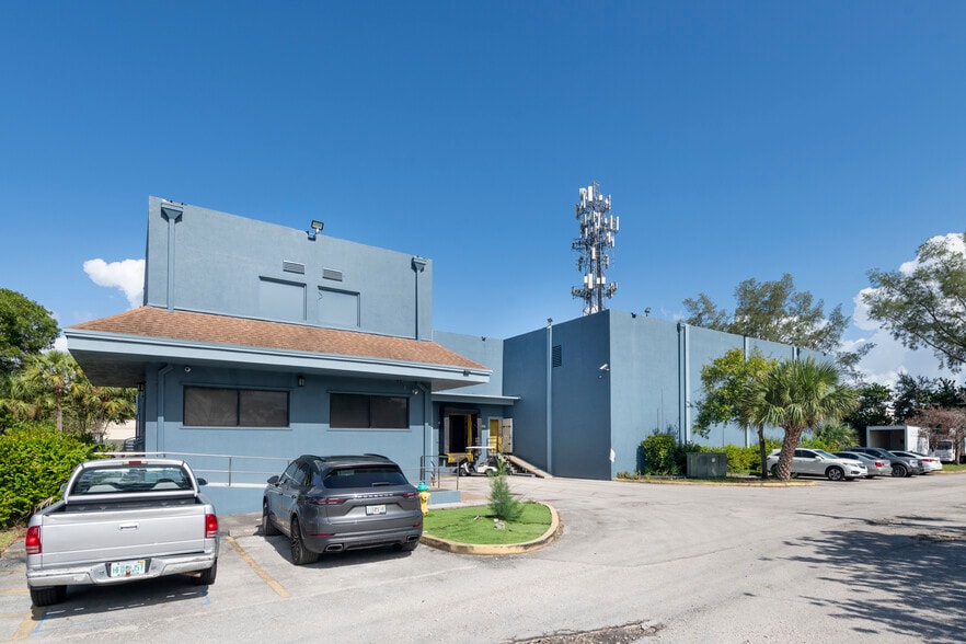 More Photos Of 6575 Nova Dr, Fort Lauderdale Warehouse For Sale