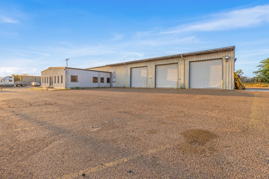 More Photos Of 8210 San Gabriel Dr, Laredo Warehouse For Lease
