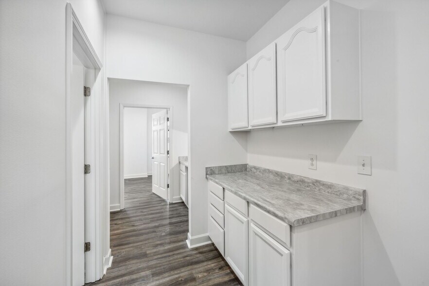 More Photos Of 106 Mission Ct, Franklin Office For Sale