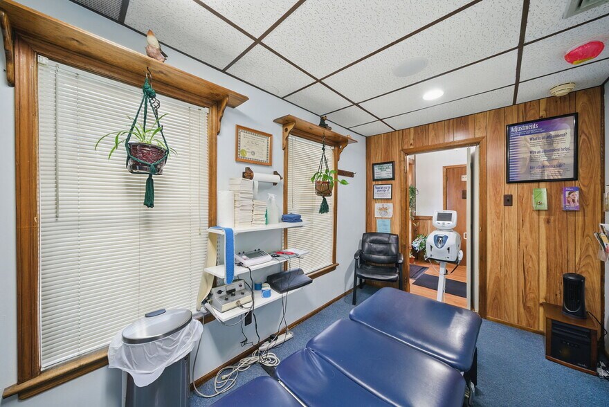 More Photos Of 11 Vernon Ave, Hamburg Medical For Lease