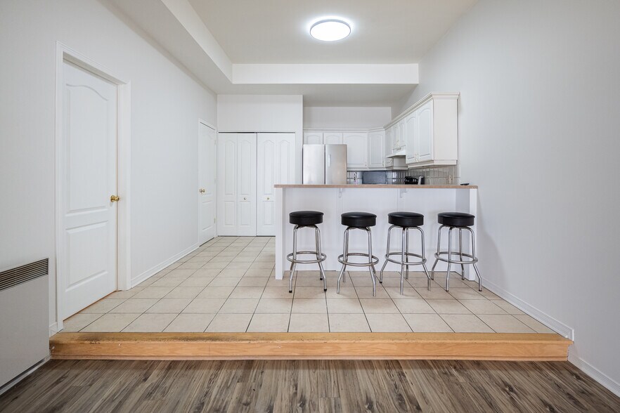 More Photos Of 6982-6984 Saint-Hubert Rue, Montréal Storefront Retail Residential For Sale