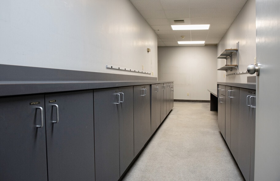 More Photos Of 6 W Federal St, Youngstown Office For Sale