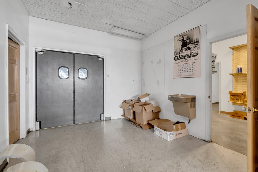 More Photos Of 25 Woodbury Hwy, Manchester Freestanding For Lease