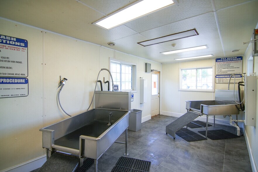 More Photos Of 353 Main St, Onsted Carwash For Sale
