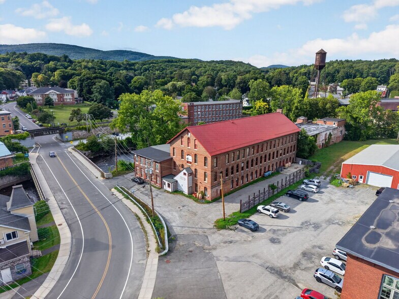 More Photos Of 420 Park St, Housatonic Flex For Sale